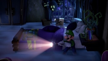 משחק Luigi's Mansion 3 לנינטנדו סוויץ' - לואיג'י עם פנס בחדר חשוך