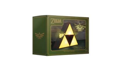 מנורת Triforce צהובה המקרינה את לוגו היירול מהצדדים על הקירות. - אריזה